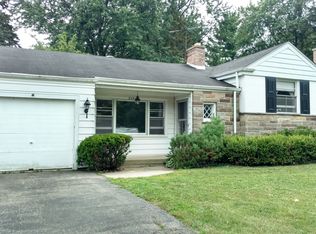 2351 Dewes St, Glenview, IL 60025