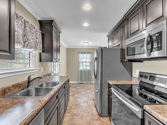 5th image of 3610 King Ct SE