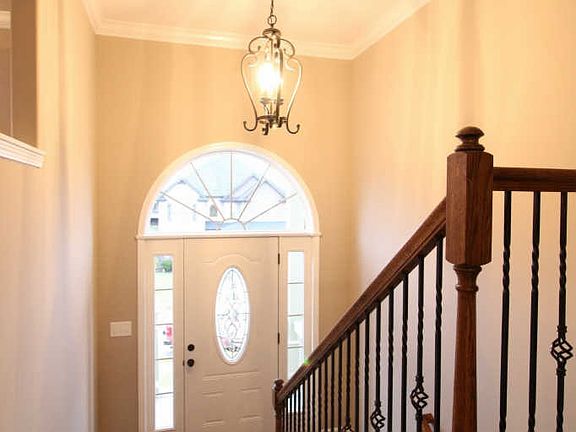 2nd image of 135 Charleston Oaks