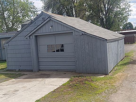 Garage with workshop.