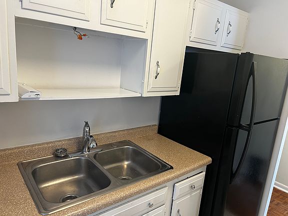 3rd image of 6171 N Sheridan Rd APT 509