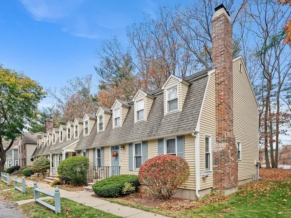 272 Wellman Ave Unit 272, North Chelmsford, MA 01863