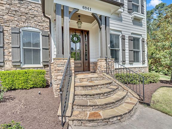2nd image of 6041 Mentmore Pl