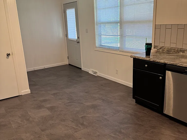 1213 Carol Dr — Photo 4