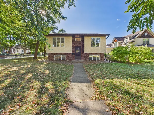 2253 Charles St N, North Saint Paul, MN 55109