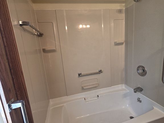 4th image of 120 E Aerl St
