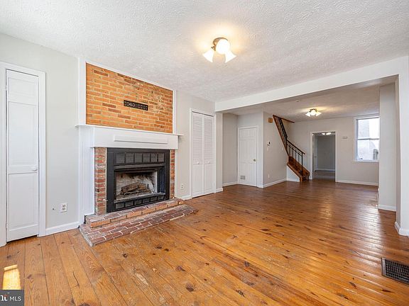 3rd image of 206 E Cross St