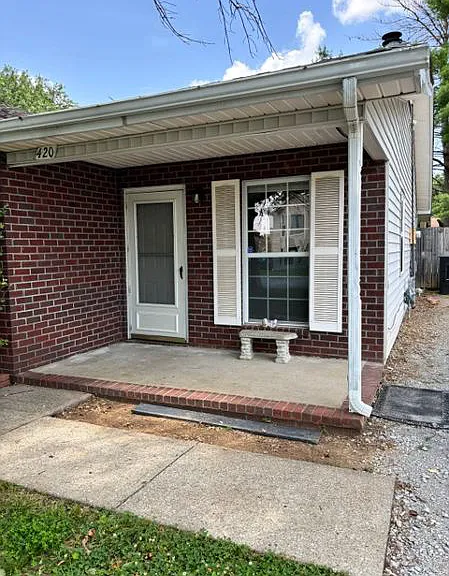 420 Jonquil Ct — Photo 3