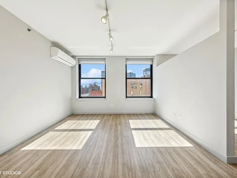 330 S. Wells St — Photo 61