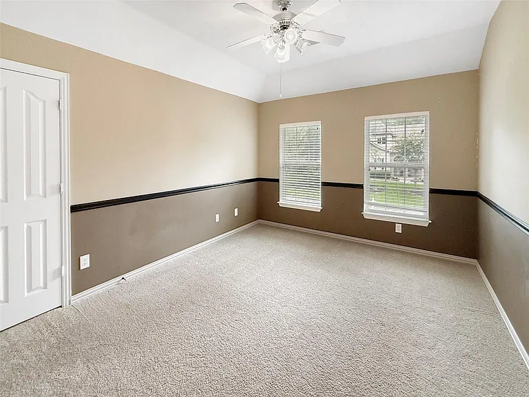 110 W Lansdowne Cir — Photo 26