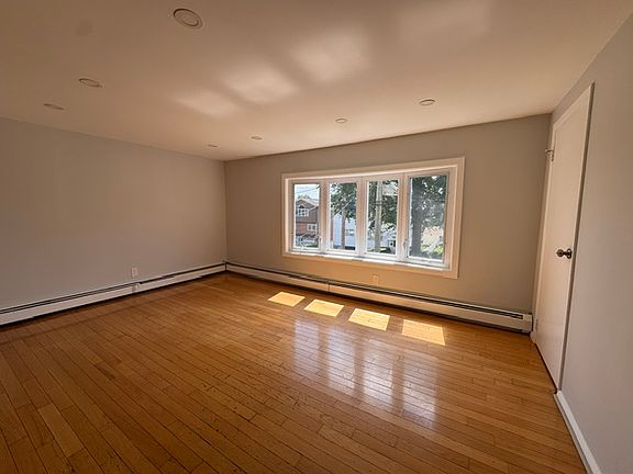 3rd image of 151 Lee St Floor 2