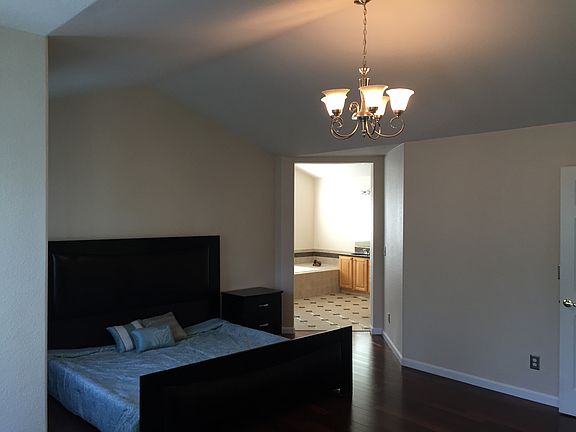 4th image of 15033 E Maplewood Dr