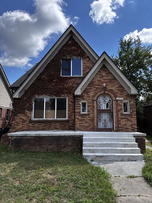 5 bed, 2.0 bath, 1448 sqft, $2,000 — Photo 1