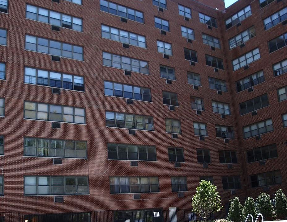 2nd image of 821 Jersey Ave APT 3K