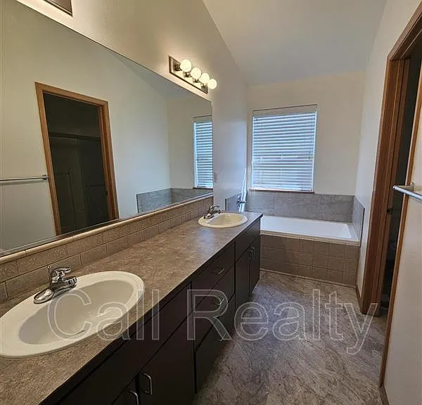 1021 N Malvern Rd — Photo 11