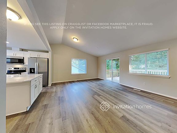 4th image of 13826 93rd Ave E