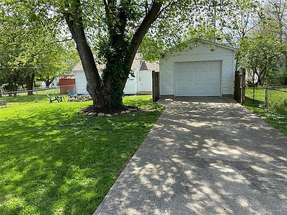 2nd image of 1655 Flesher Ave