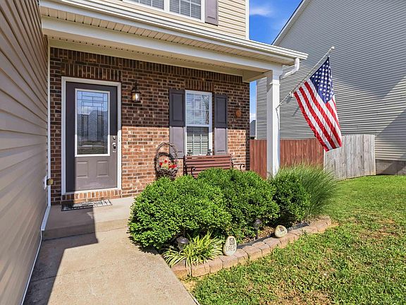 3rd image of 716 Amanda Ct