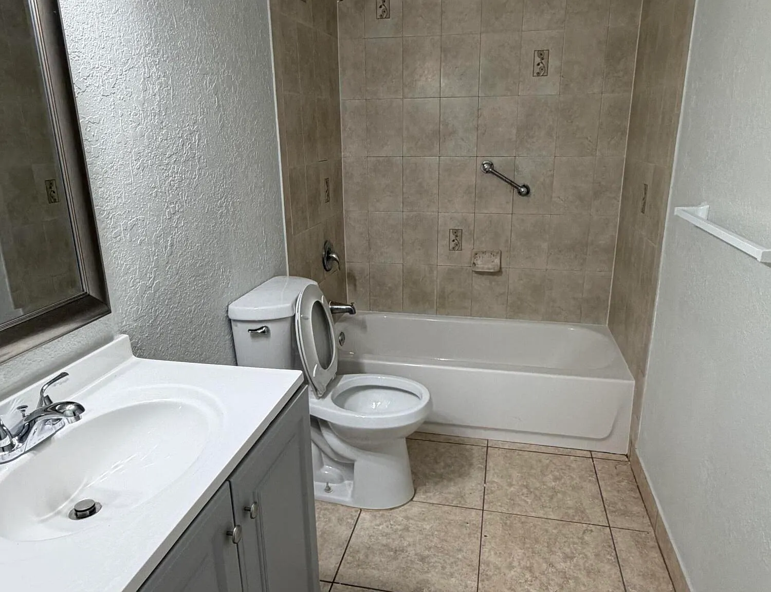 3 bed, 1360 sqft, $2,600 — Photo 4