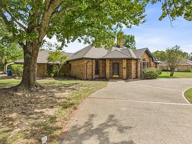 3 bed, 2.5 bath, 2993 sqft, $2,950 — Photo 3
