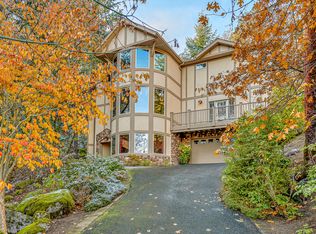 599 Ashland Creek Dr, Ashland, OR 97520