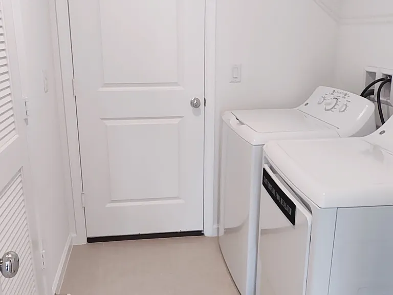 660 Carlyle Way — Photo 23