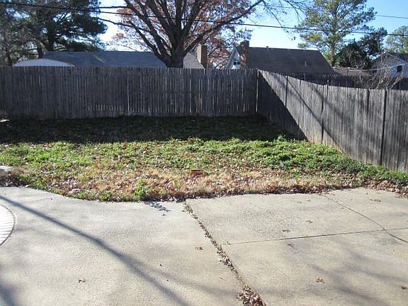 4th image of 2700 Buffalo Dr