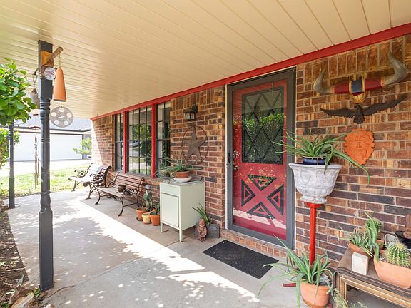 2nd image of 9 Idlewood Ln