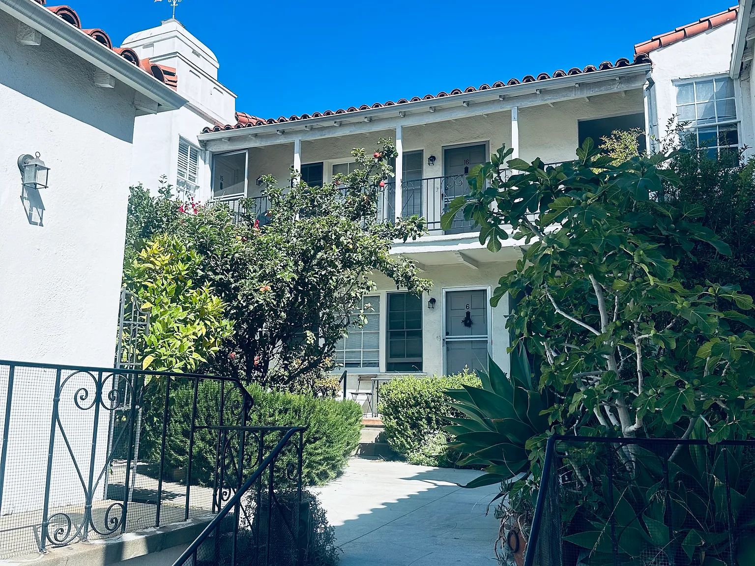 Studio, 550 sqft, $2,100 — Photo 2