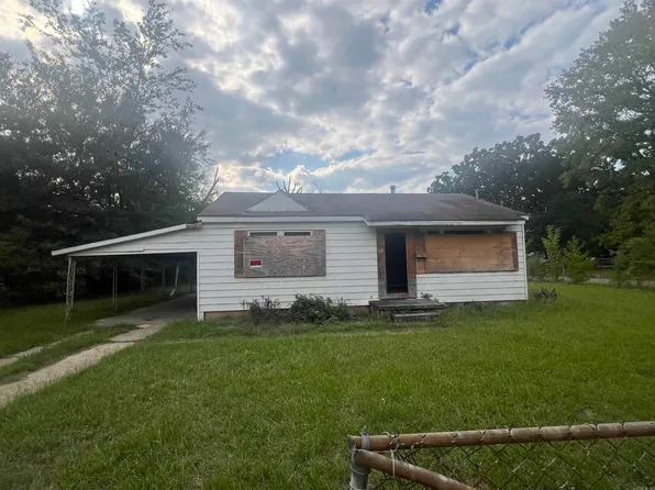 12 Shirley St, White Hall, AR 71602