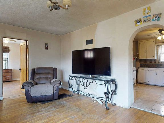 4th image of 313 Rosario Blvd
