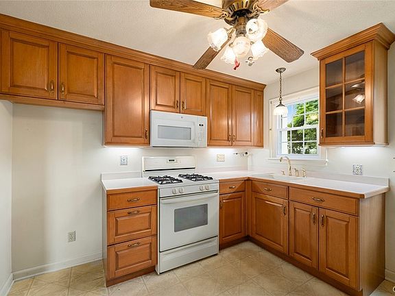 5th image of 808 Massena Ave
