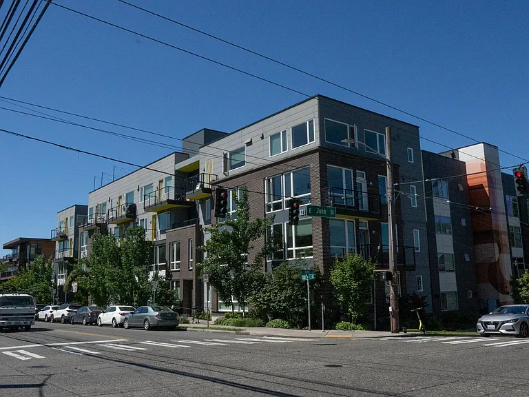 121 12th Ave E #307 — Photo 10
