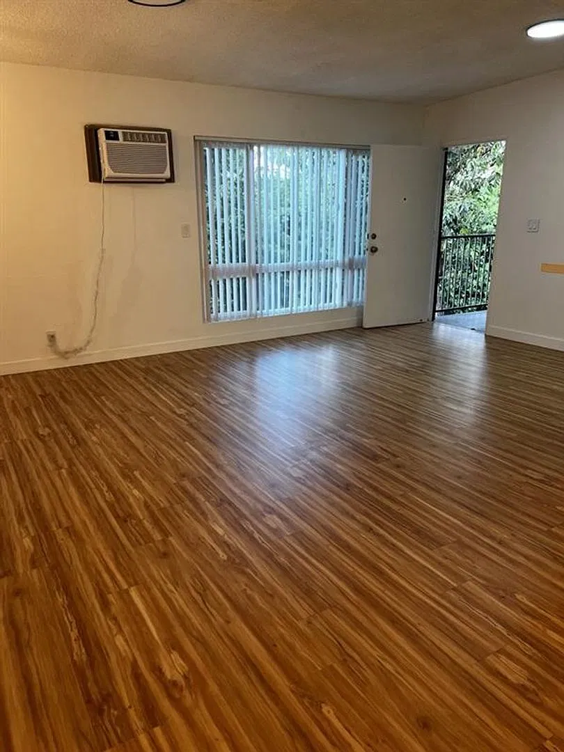 937 S Roberts St — Photo 3