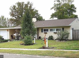15 Goodturn Rd, Levittown, PA 19057