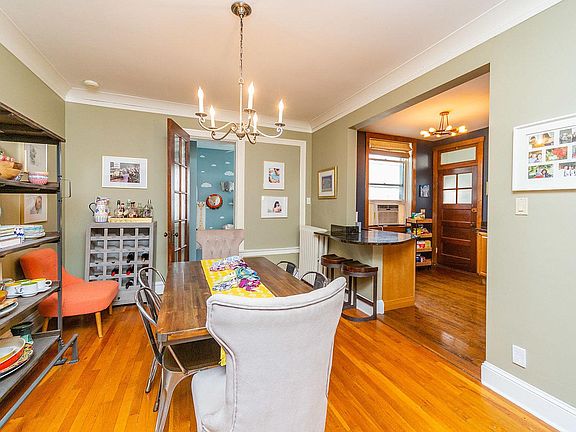 3rd image of 1308 W Waveland Ave