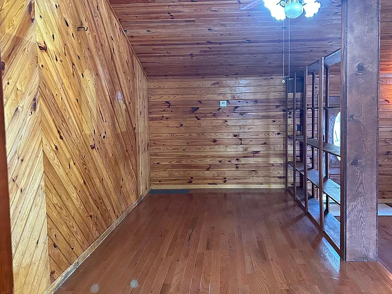 901 Temple Grove Rd — Photo 9