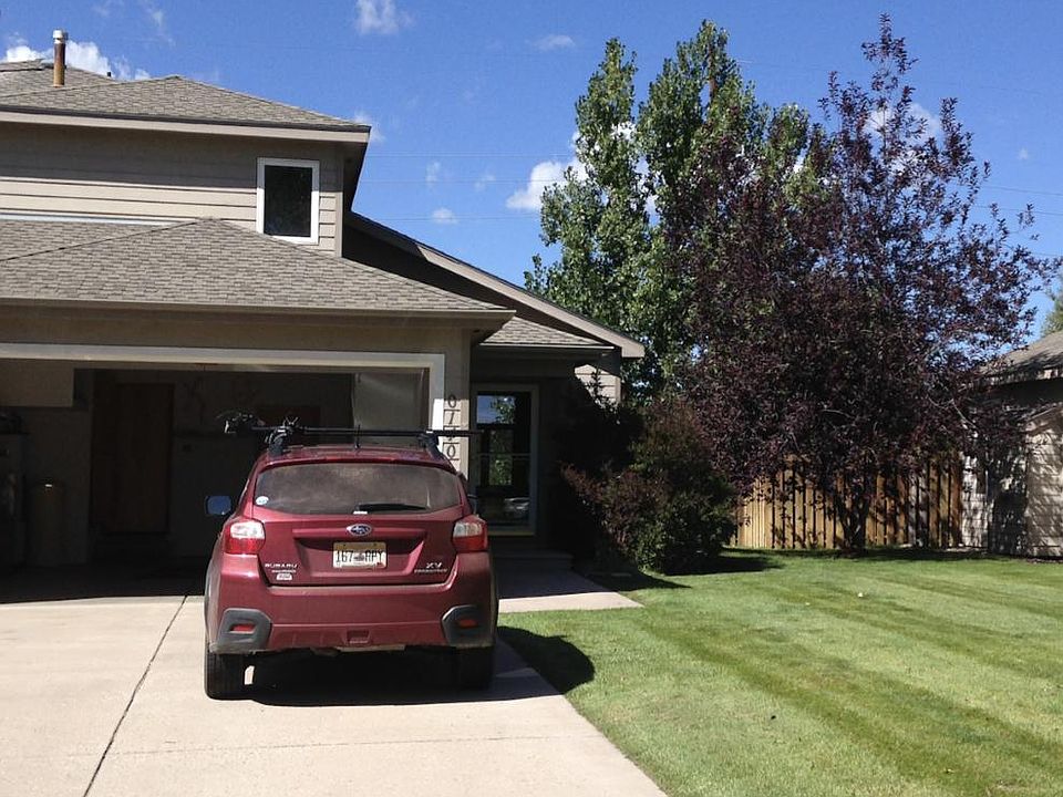 Driveway/garage, view from street