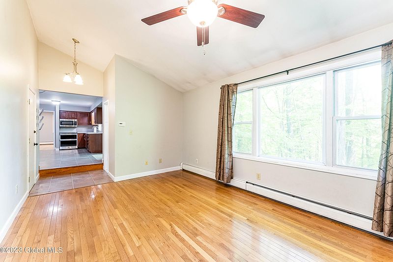 4th image of 25 Brookline Drive