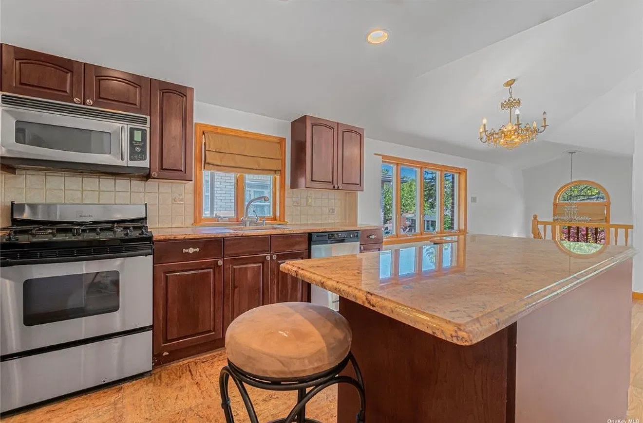 2 bed, 1.5 bath, 1000 sqft, $3,600 — Photo 3