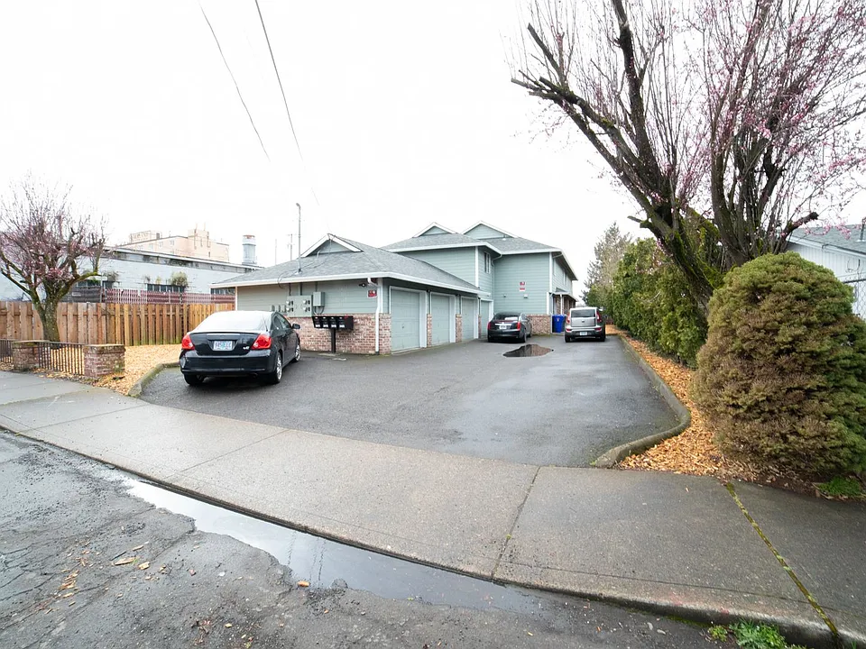 3411-3423 SE 85th Ave