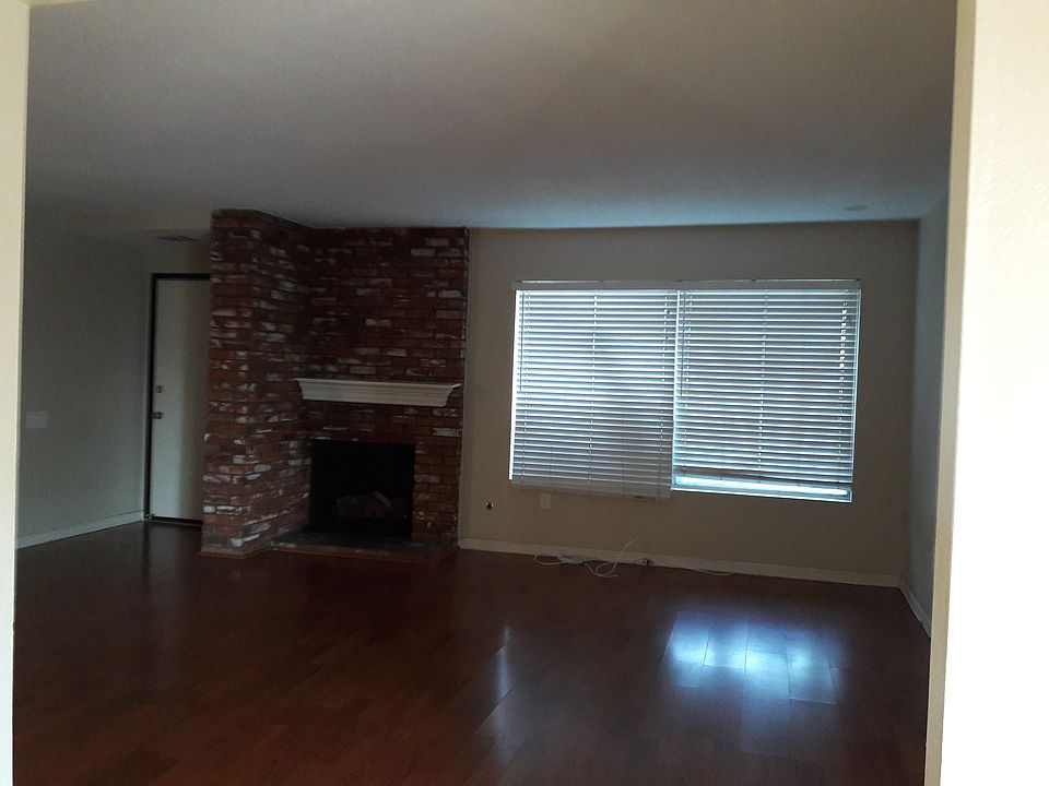 Leaving room with fireplace
