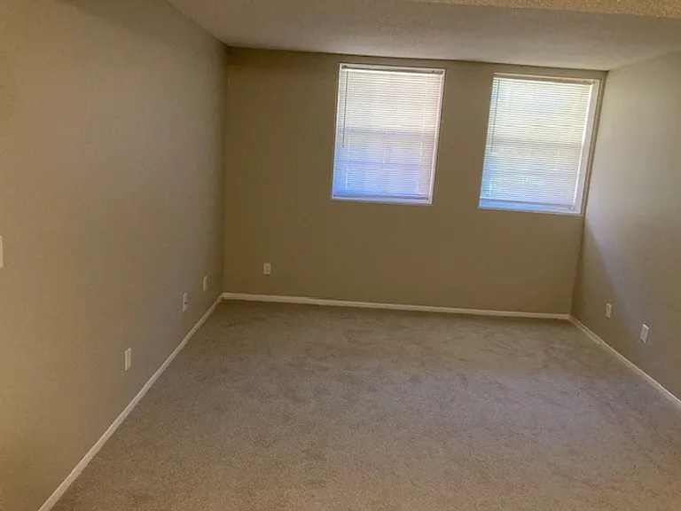 Hollow Hills Apartments — Photo 80