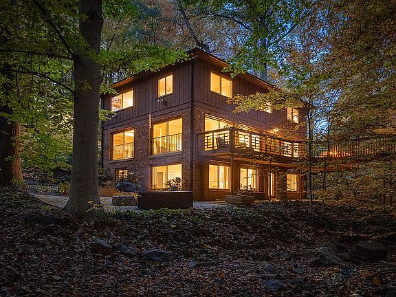 2nd image of 6423 Lakeview Dr