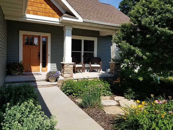 3rd image of 548 Woodland Ln E