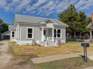 743 S Blanco St, Lockhart, TX 78644