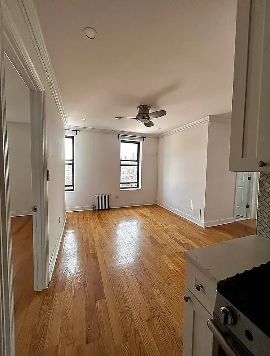 373 S 4th St — Photo 3