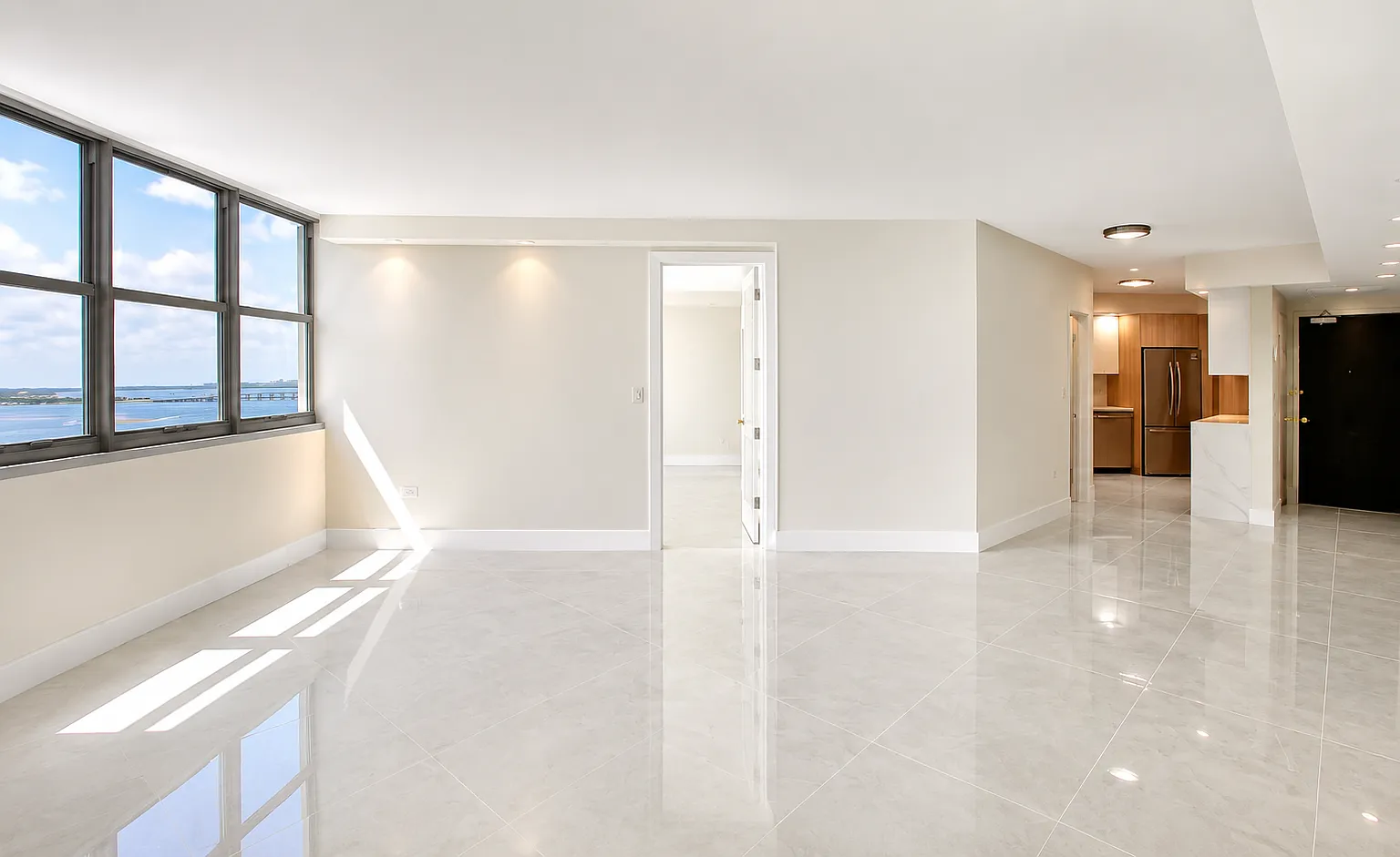 2 bed, 990 sqft, $3,650 — Photo 3