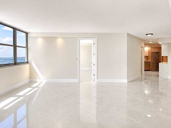 3rd image of 999 Brickell Bay Dr APT 1904