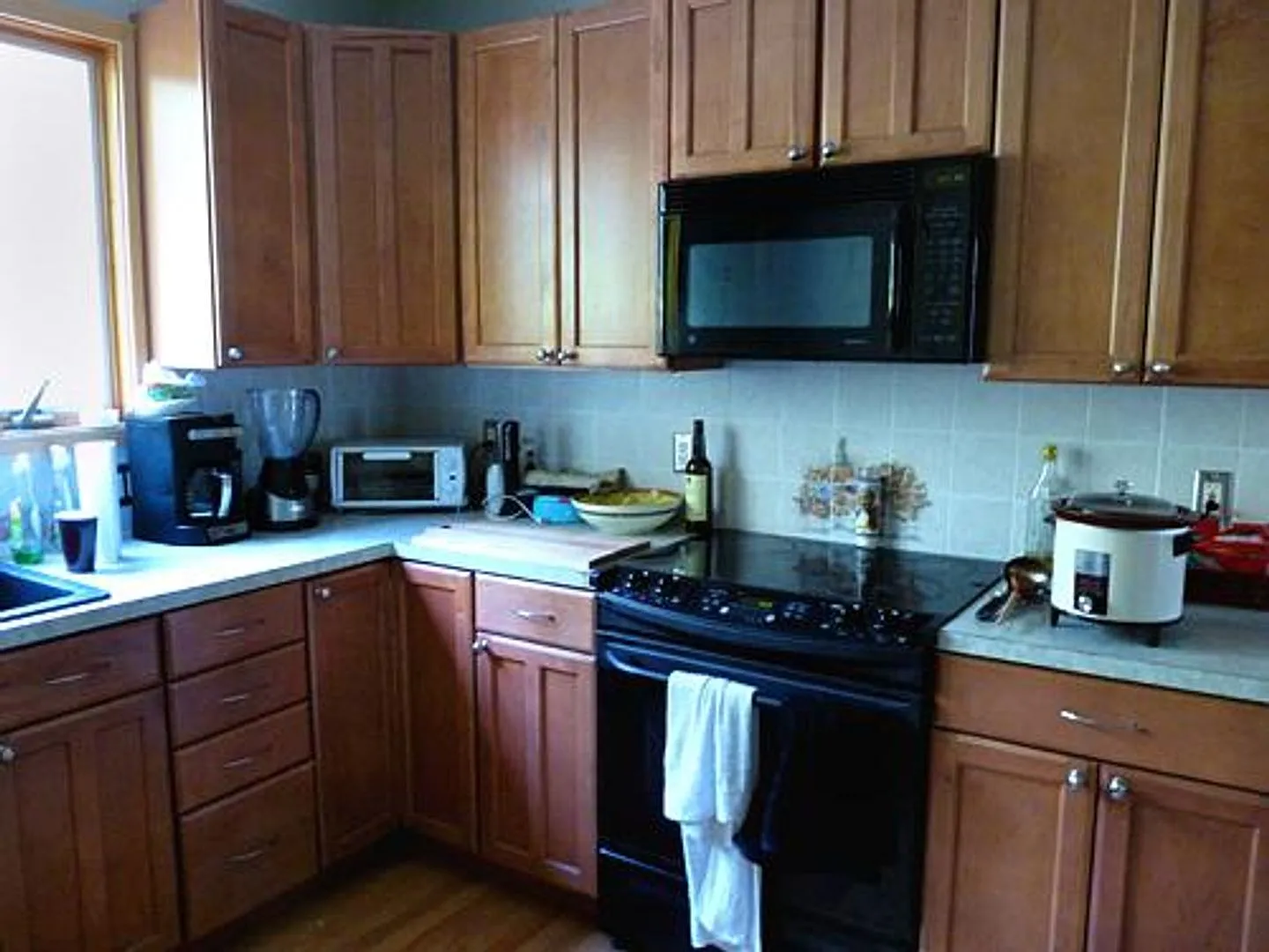 Allston 3 Bed w/ 2 Parking + Enclosed Porch No Fee — Photo 2
